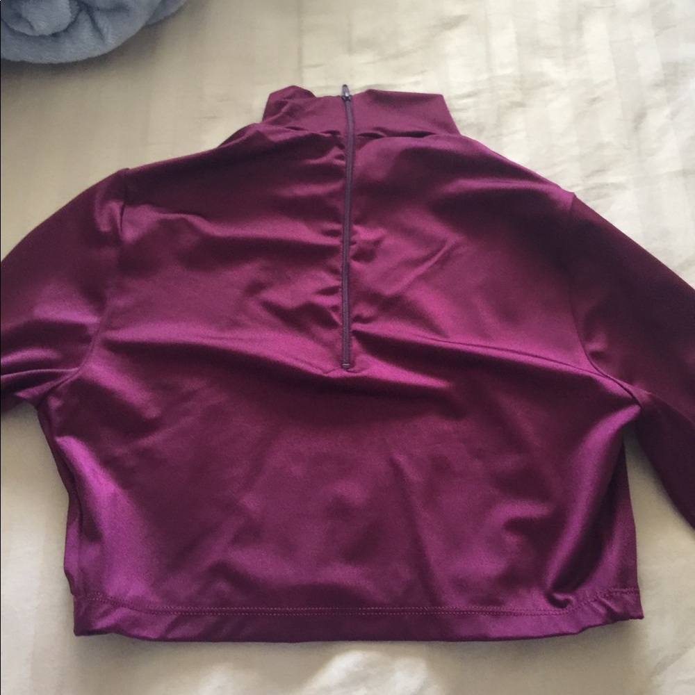 Maroon, stretchy cropped zip up pull over